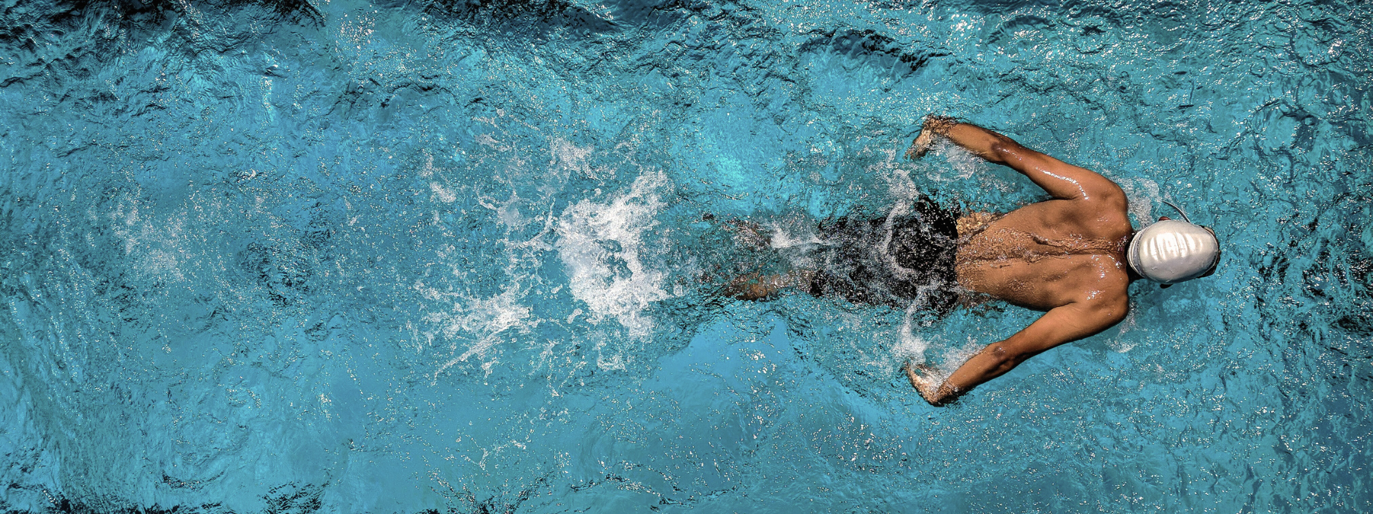 Swimming Recovery Guide: How LED Light Therapy Helps Relieve Muscle Fatigue After Training